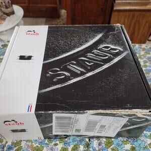 Staub Cocotte Ovale Coq Au Vin 5.75 QUART Black Pan Pot NEW